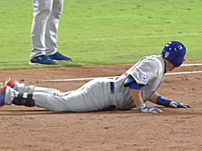 kyle schwarber laying down