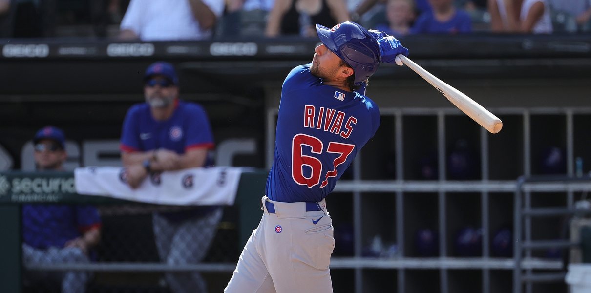 Cubs' Rivas gets HR when ball bounces out of rookie's glove