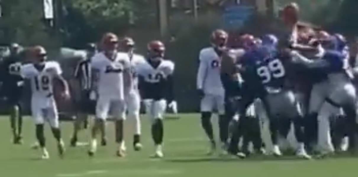 Aaron Donald swings helmet in brawl between Rams, Bengals - The