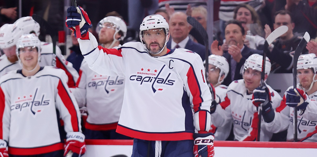 Alex Ovechkin becomes third player in NHL history to reach 800 goals