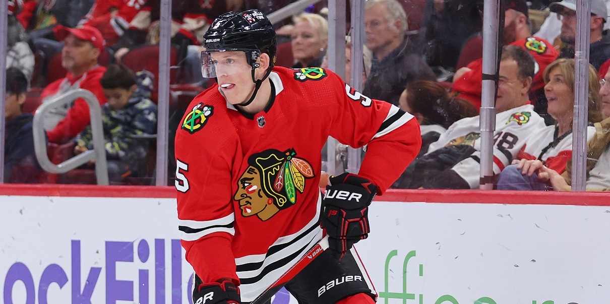 Chicago Blackhawks Sign MacKenzie Entwistle to a Two-Year Extension -  Bleacher Nation