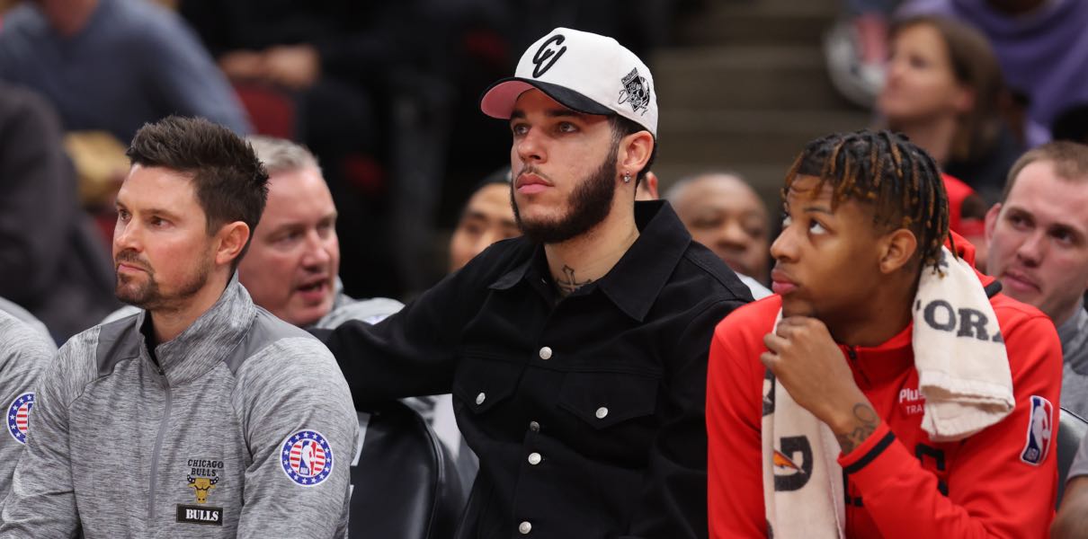Latest Lonzo Ball injury update brings more bad news for Chicago
