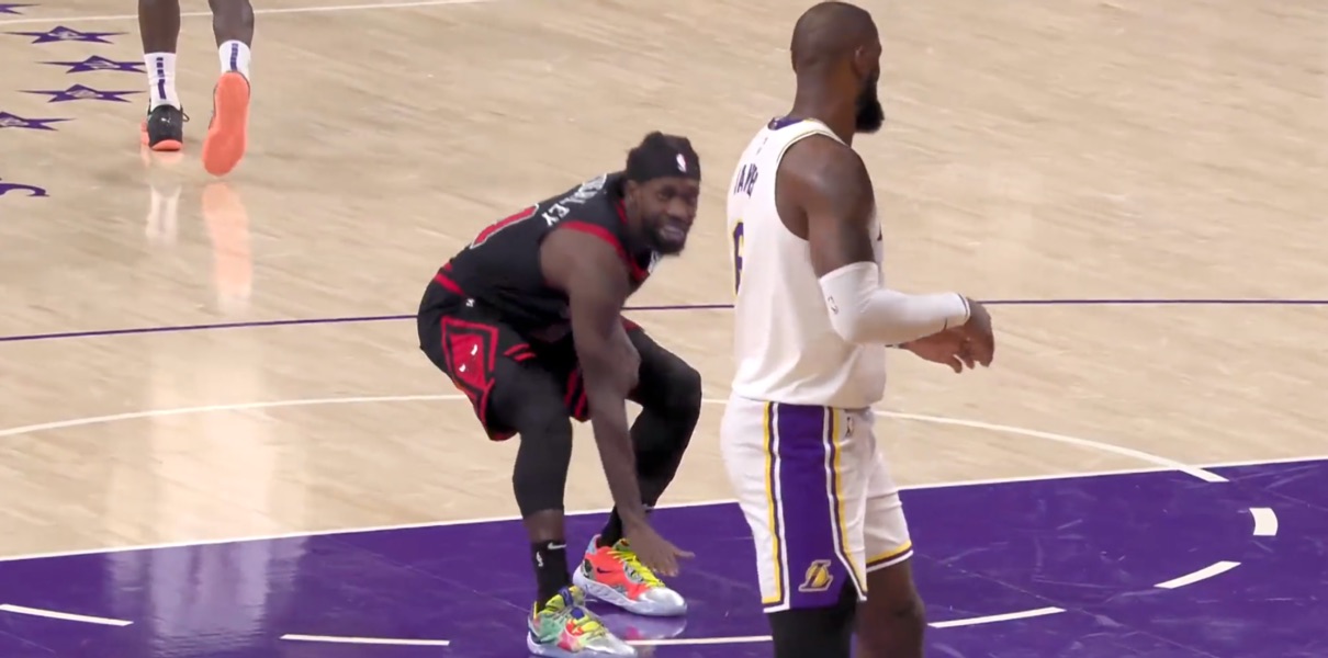 Patrick Beverley hit LeBron with the “too small” celebration after scoring  on him. 🔥😂 (h/t @bleacherreport)
