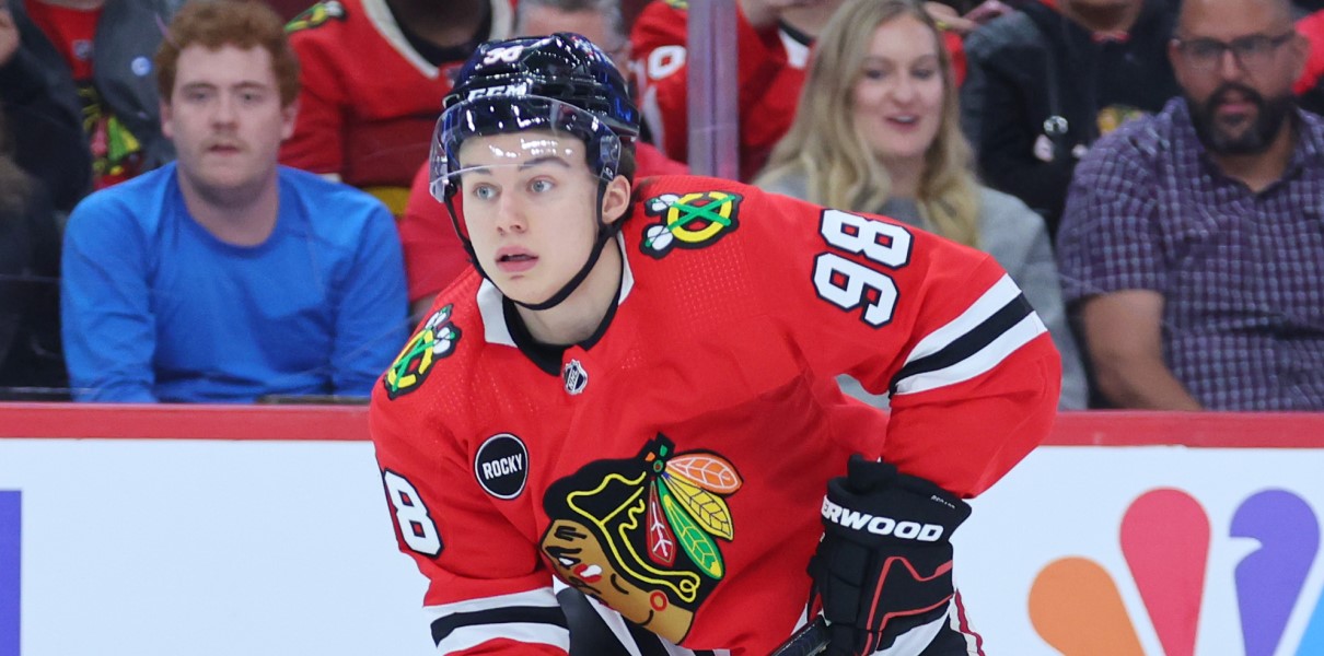 Connor Bedard has first unofficial practice with Blackhawks - CBS Chicago