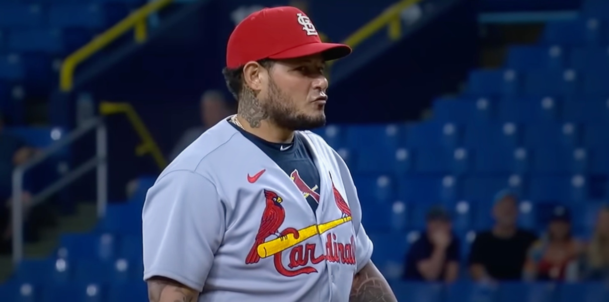 Source -- St. Louis Cardinals bring Yadier Molina back on 1-year deal - ESPN