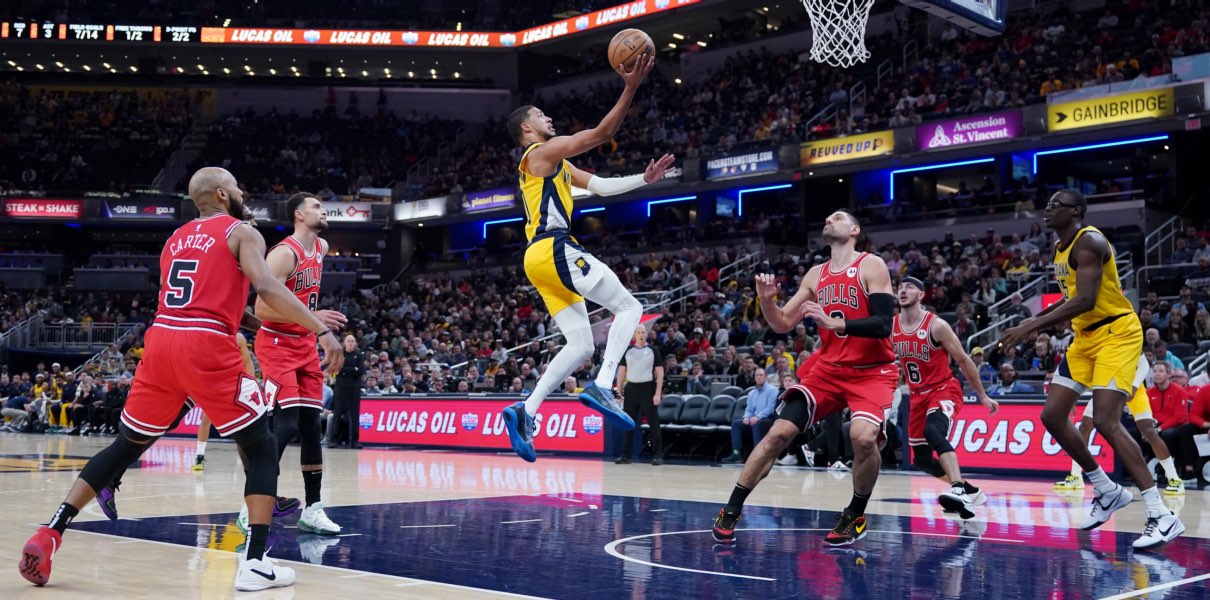 Tyrese Haliburton of the Indiana Pacers scoring on the Chicago Bulls