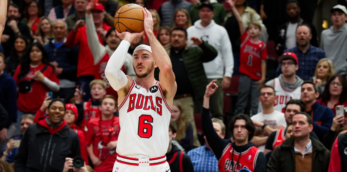 Alex Caruso of the Chicago Bulls takes a 3