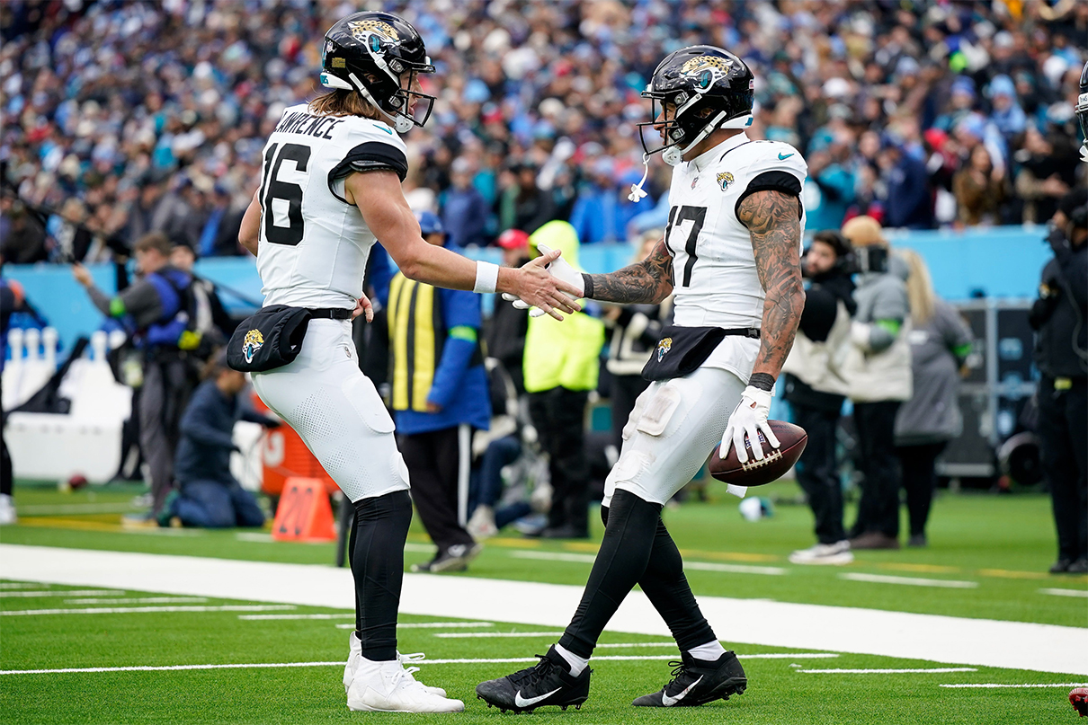 Jacksonville Jaguars tight end Evan Engram (17) celebrates his touchdown against the Tennessee Titans with quarterback Trevor Lawrence (16) during the third quarter at Nissan Stadium in Nashville, Tenn., Sunday, Jan. 7, 2024.; Andrew Nelles / The Tennessean / USA TODAY NETWORK